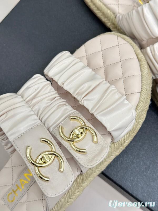 2025 Women Chanel White Leather Slippers CC Logo KFY00230