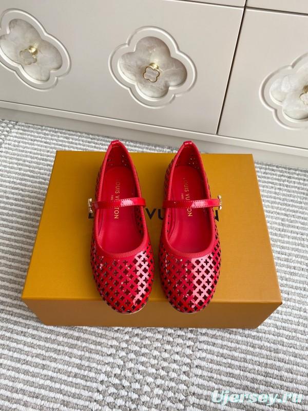2025 Women Louis Vuitton Red Patent Leather Ballet Flats KFY00310