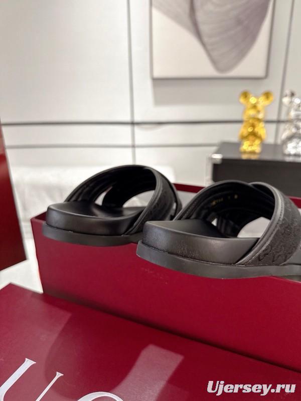 2025 Unisex Gucci Black Fabric Leather Slippers GG Embossed AS00240