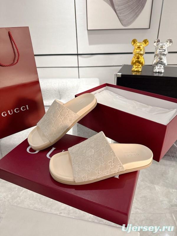 2025 Unisex Gucci Beige Embossed Leather Slippers Double G AS00240