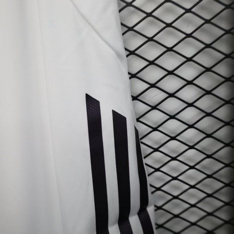 Player Version 25/26 Manchester United Home Shorts