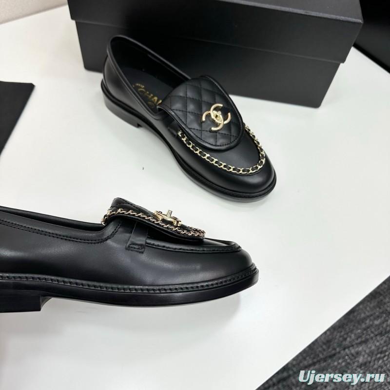 Chanel Classic Flap Chain CC Loafers with Buckle Closure - LY00320