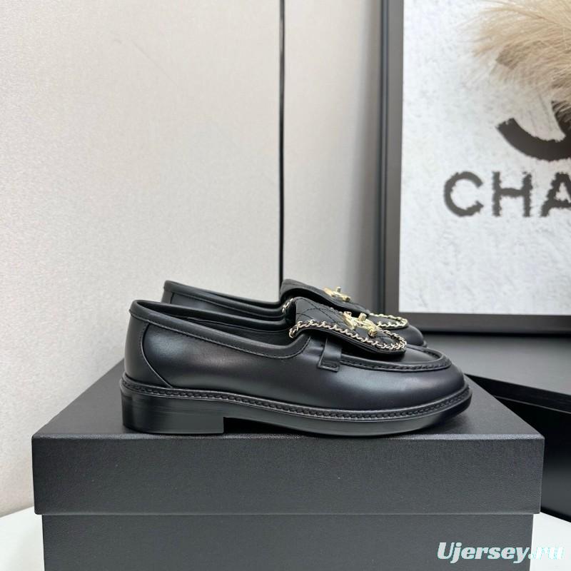 Chanel Classic Flap Chain CC Loafers with Buckle Closure - LY00320