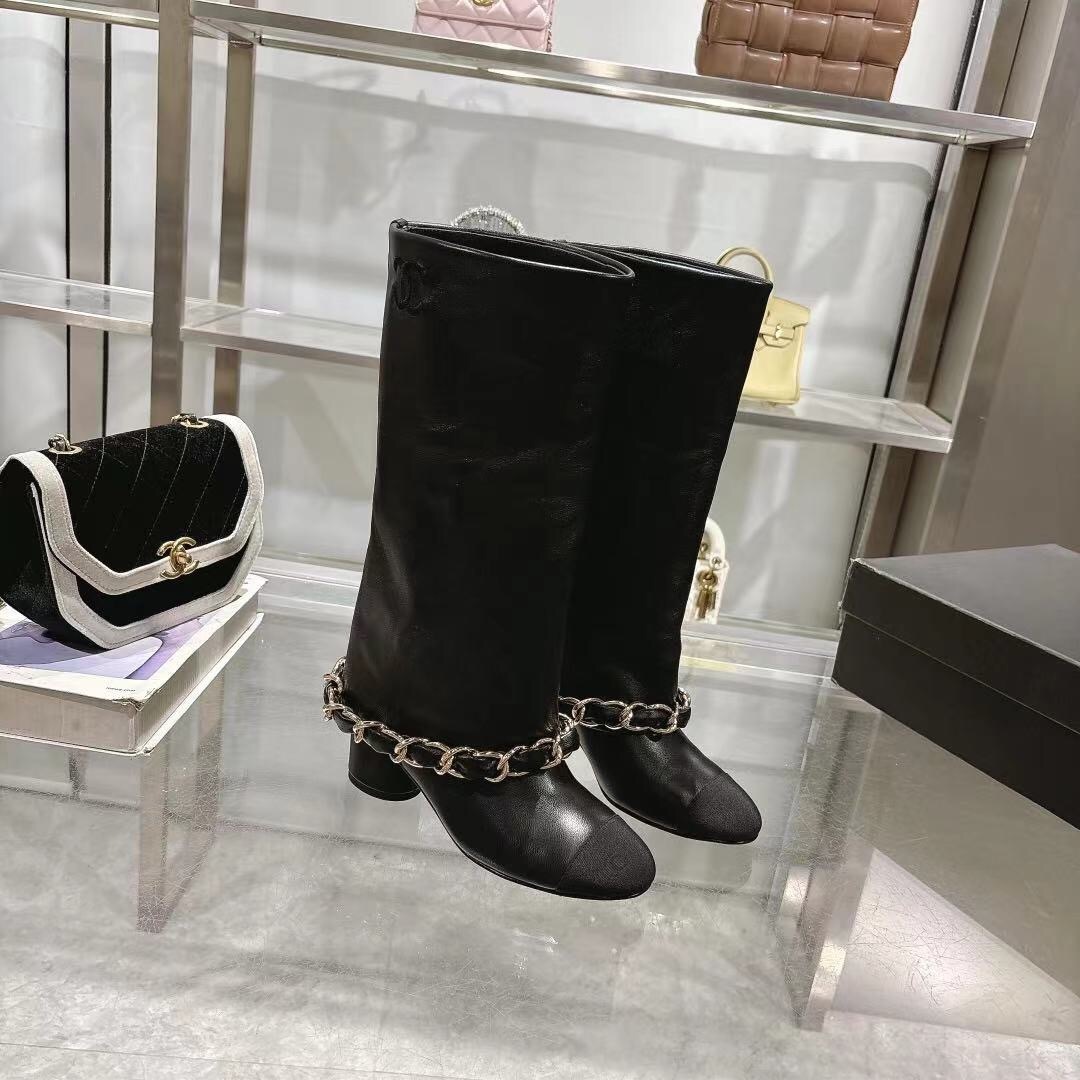 Chanel 2025/SS Runway Turn-Cuff Large Chain Block Heel Boots - LY00510