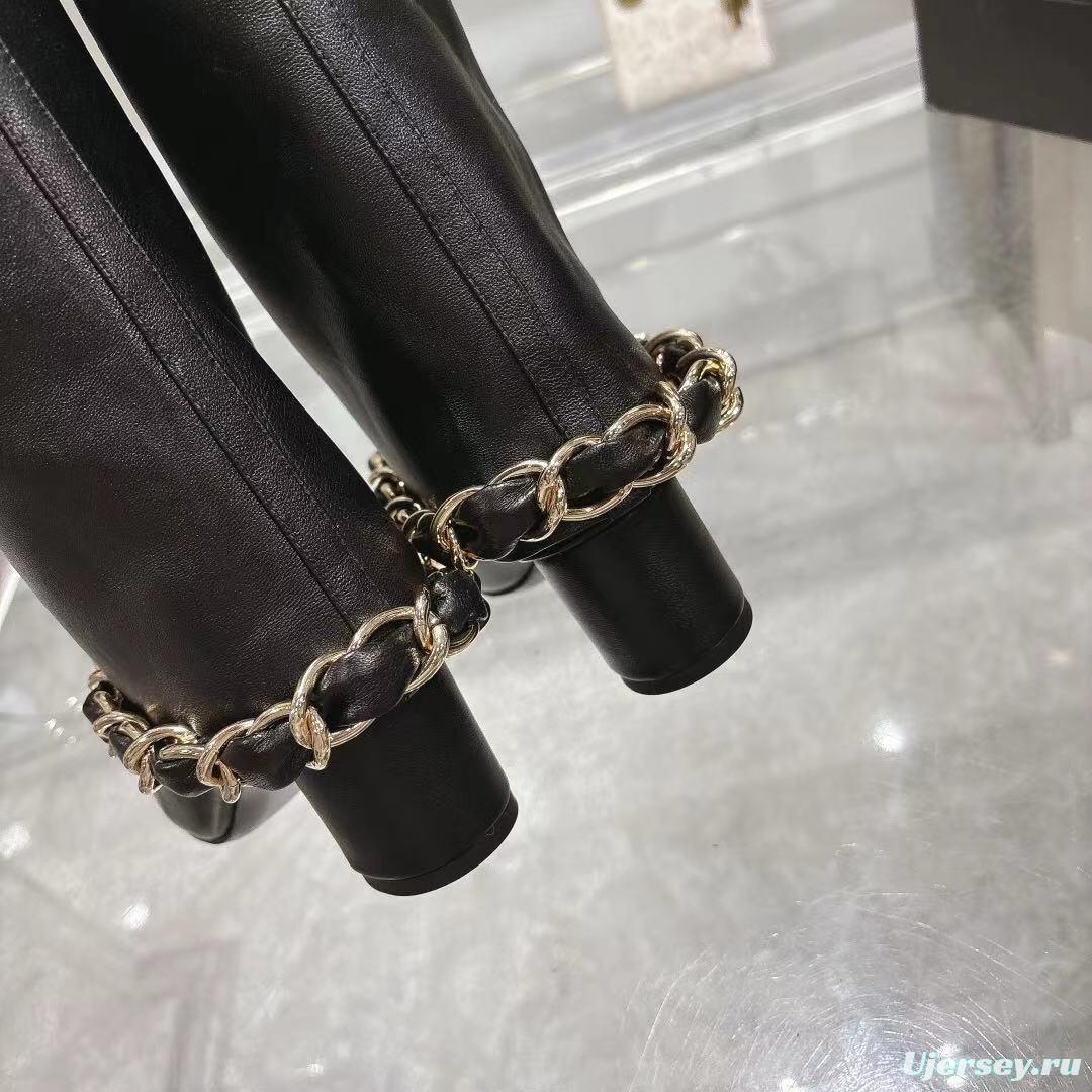 Chanel 2025/SS Runway Turn-Cuff Large Chain Block Heel Boots - LY00510