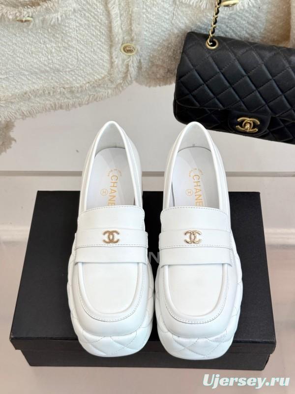 Chanel 25K Fall/Winter New Double C Platform Loafer Shoes with Waterproof Platform - KFY00320