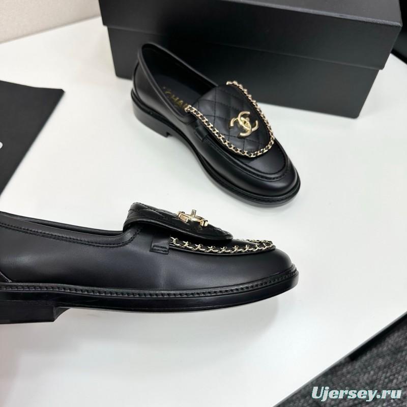 Chanel Classic Flap Chain CC Loafers with Buckle Closure - LY00320