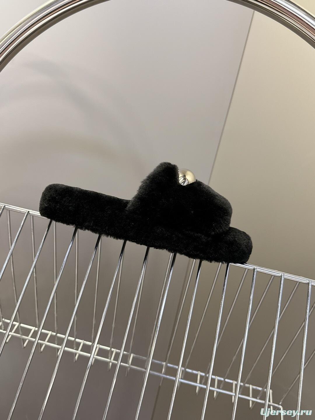 Alaïa Fall/Winter 2025 Fur Slippers - KFY00230