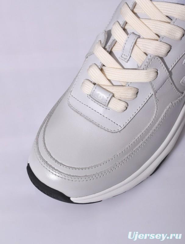 Chanel Loafers Classic Style with Gradient Logo and Platform Sole - KFY00350