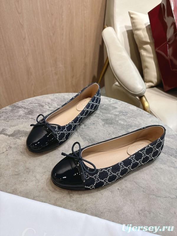 Gucci Women's Ballet Flats with Shiny GG Denim and Leather Bow - LY00330