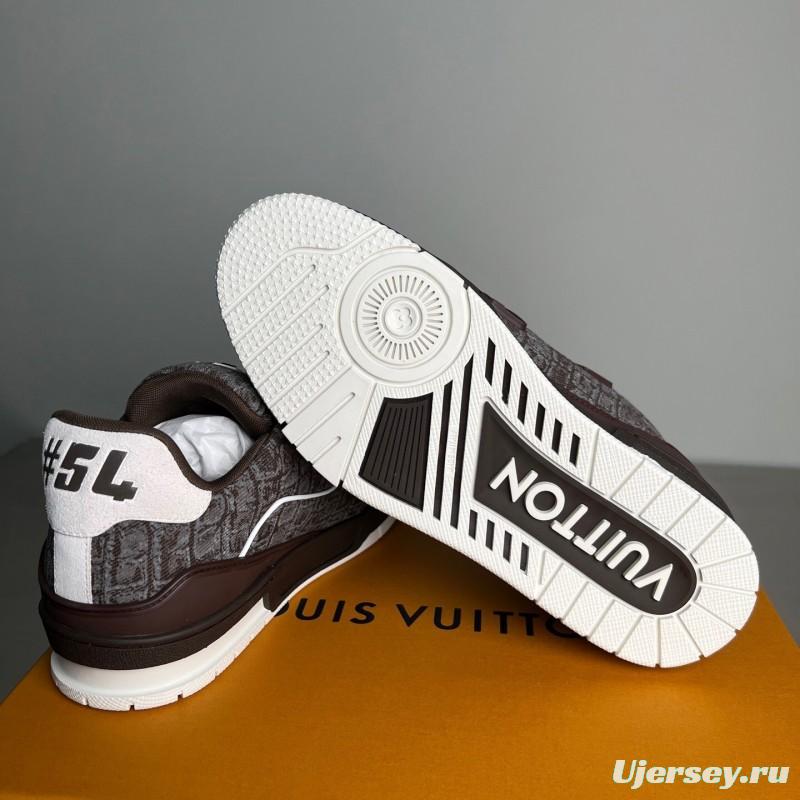 Louis Vuitton 2025 Spring/Summer Collection Luxury Sneakers with Signature Logo and Dual-Color TPU Outsole - YC