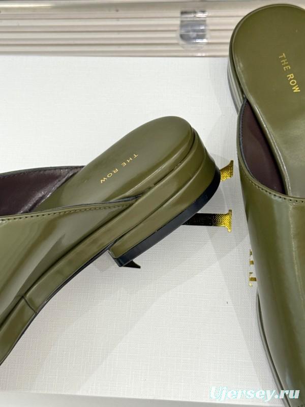 The Row 2025/SS Platform Slides - KFY00280