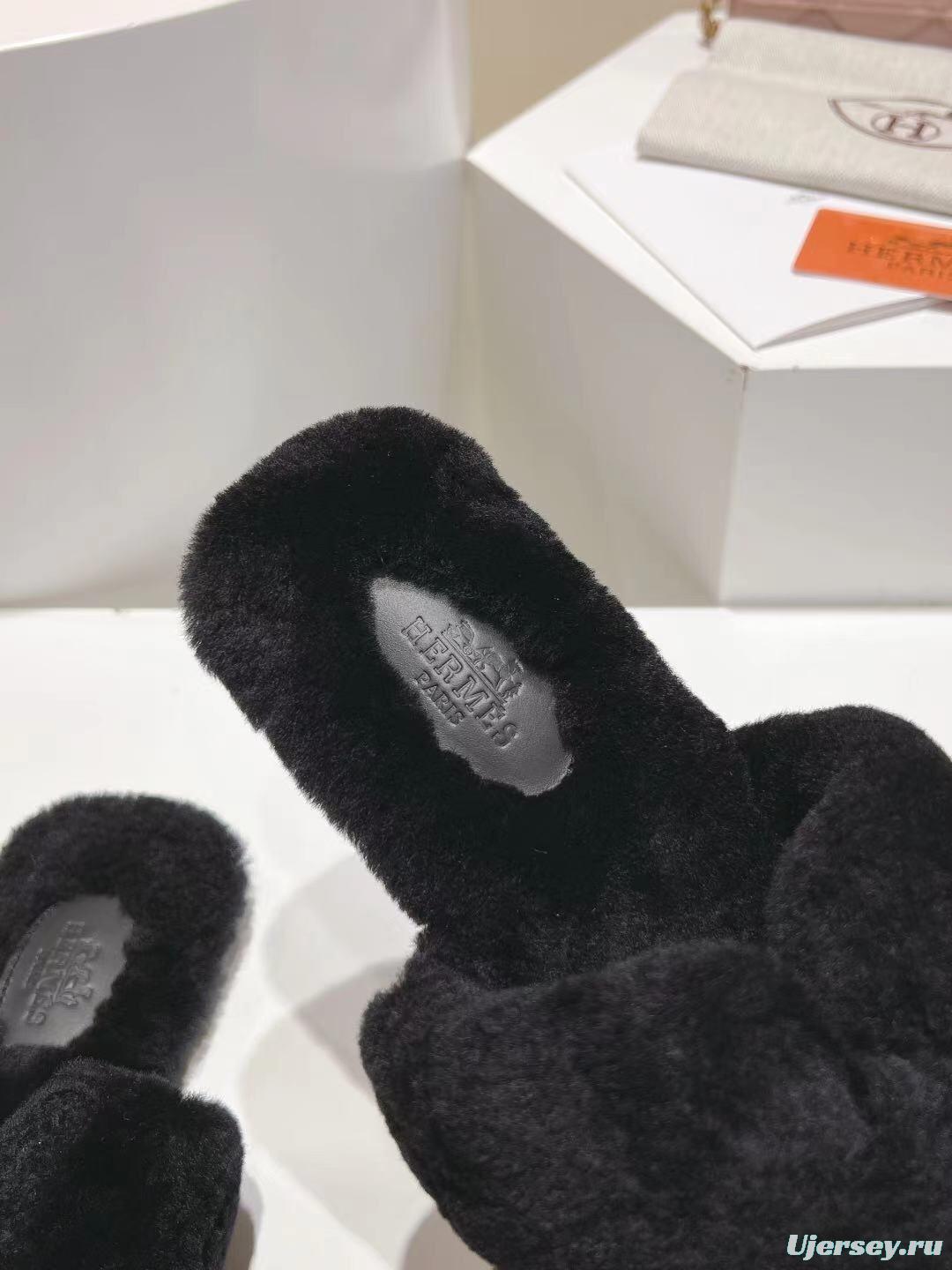 Hermès 2025 SS Love Fur Flat Slippers - LY00240