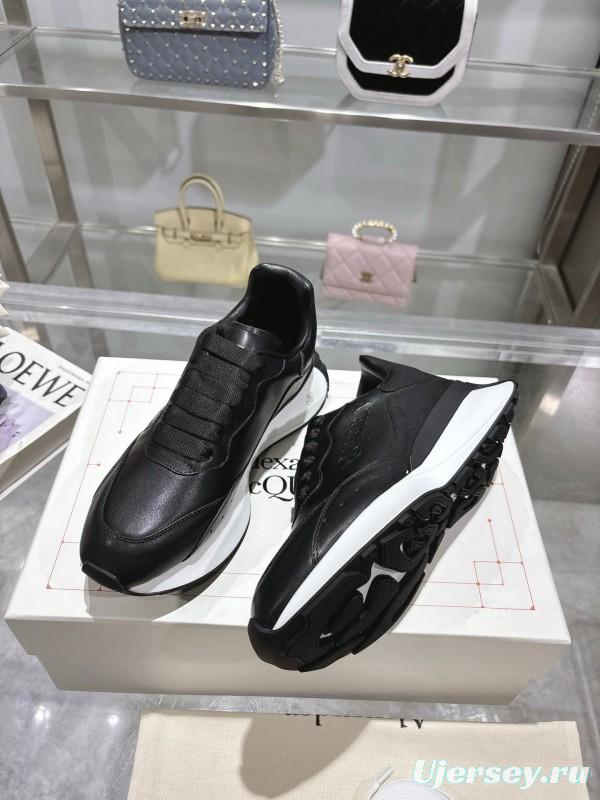 Alexander McQueen Sprint Unisex Sneakers with Seal Logo - LY00