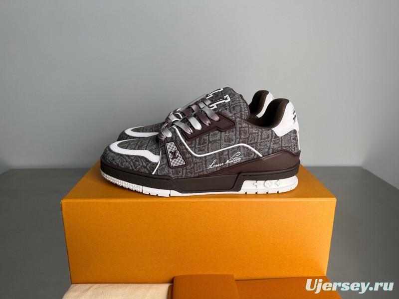 Louis Vuitton 2025 Spring/Summer Collection Luxury Sneakers with Signature Logo and Dual-Color TPU Outsole - YC