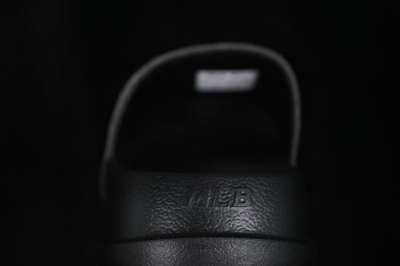 New Era MLB Chunky Mound Basic New York Yankees Summer Casual Slides - 3ALPCMM4N50BKS