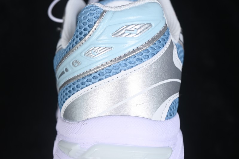 Asics Retro Running Shoes with GEL Cushioning and Mesh Upper - 1203A609-401