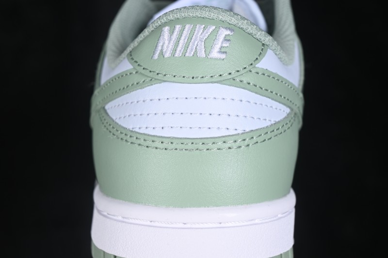 Nike SB Dunk Low Light Green Low-Top Skateboarding Shoes - IM6572-002