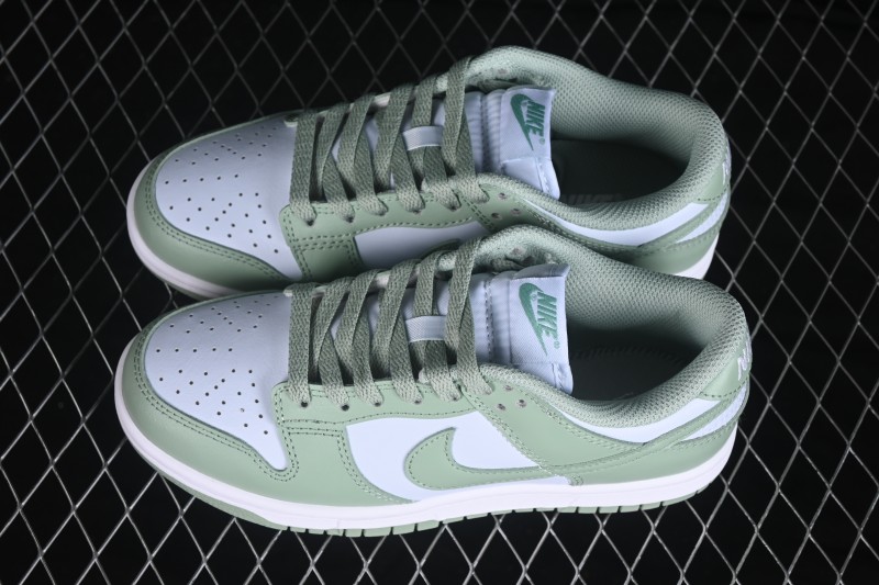 Nike SB Dunk Low Light Green Low-Top Skateboarding Shoes - IM6572-002