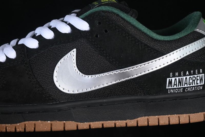 Nike SB Dunk Low Skateboarding Shoes with Cushioned Collar and Premium Leather - FQ7585-200