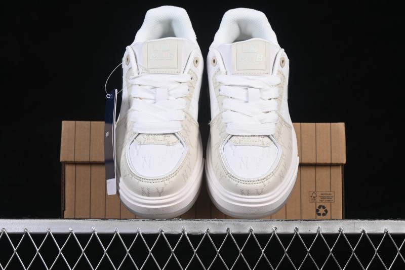 MLB New York Yankees Bigball Chunky Embo Monogram Platform Casual Sneakers - 3ASXM036N50IVS