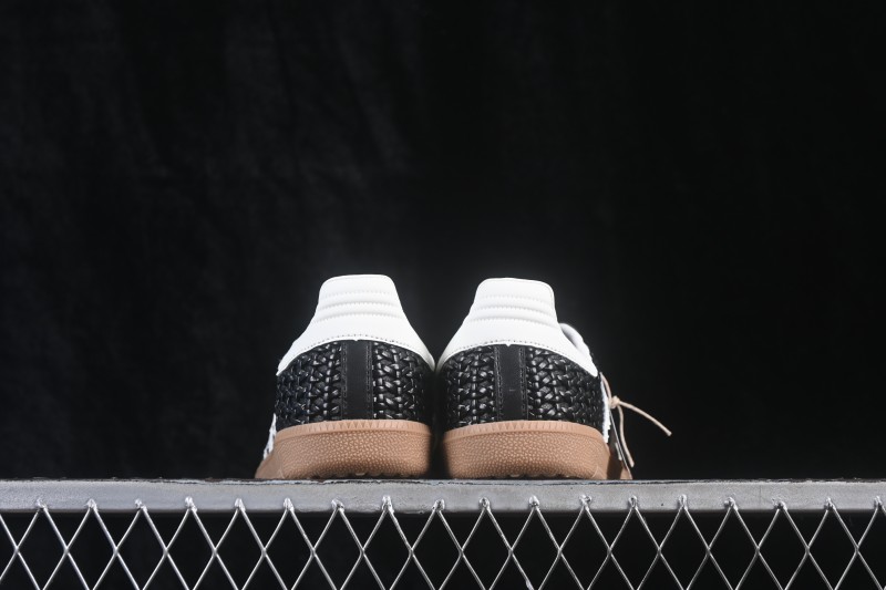 Adidas Samba OG Classic Skateboarding Shoes with Retro Leather Upper - HQ9282