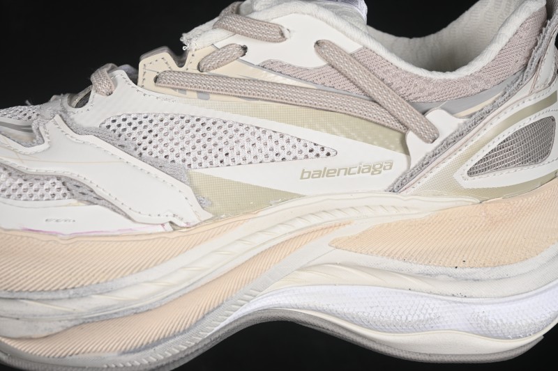 Balenciaga Jet Embossed Logo Round-Toe Thick-Sole Low-Top Dad Sneakers - WMRTN9191