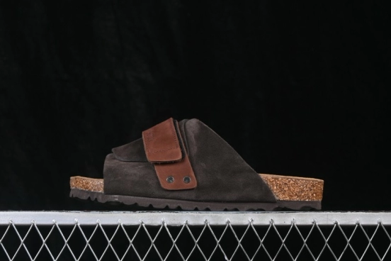 Birkenstock Suede Shearling-Lined Clog Mocha Brown - 1015572