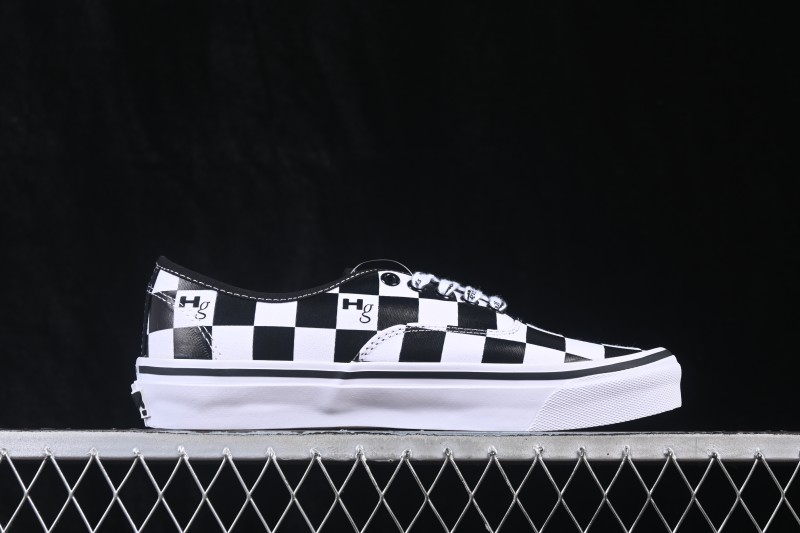 Vans Authentic 44 Low-Top Vulcanized Skate Shoes - VN000EEUDOL