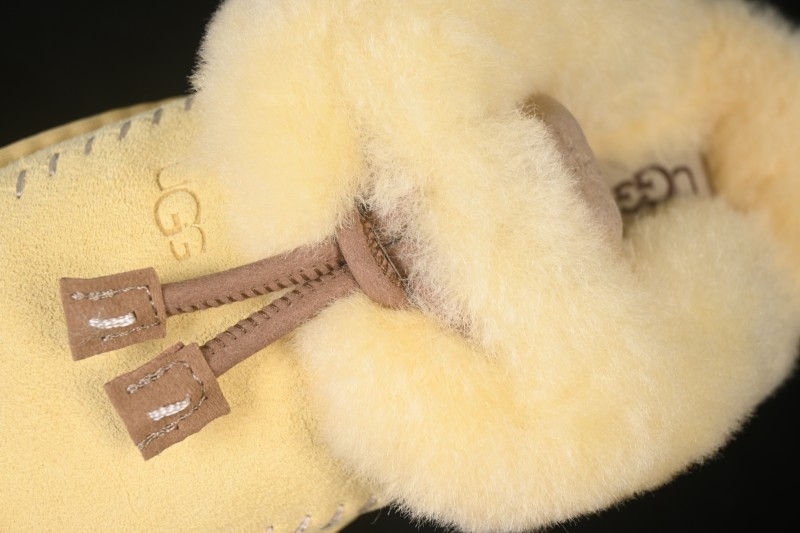 UGG Slipper Evolution Comfortable Flat No Special Function Closed Toe Slippers 1180 Soft Mustard