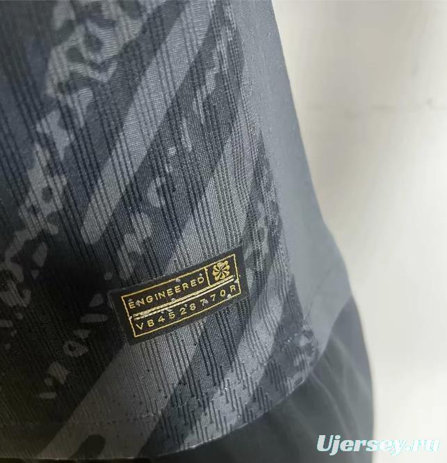 Player Version 24/25 Liverpool Black Goalkeeper Jersey