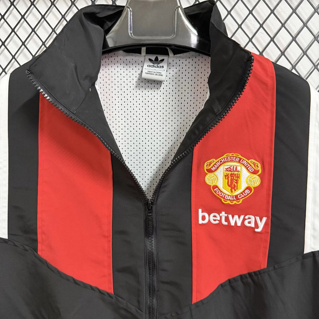 26/27 Manchester United EQT Black Full Zipper  Windbreaker